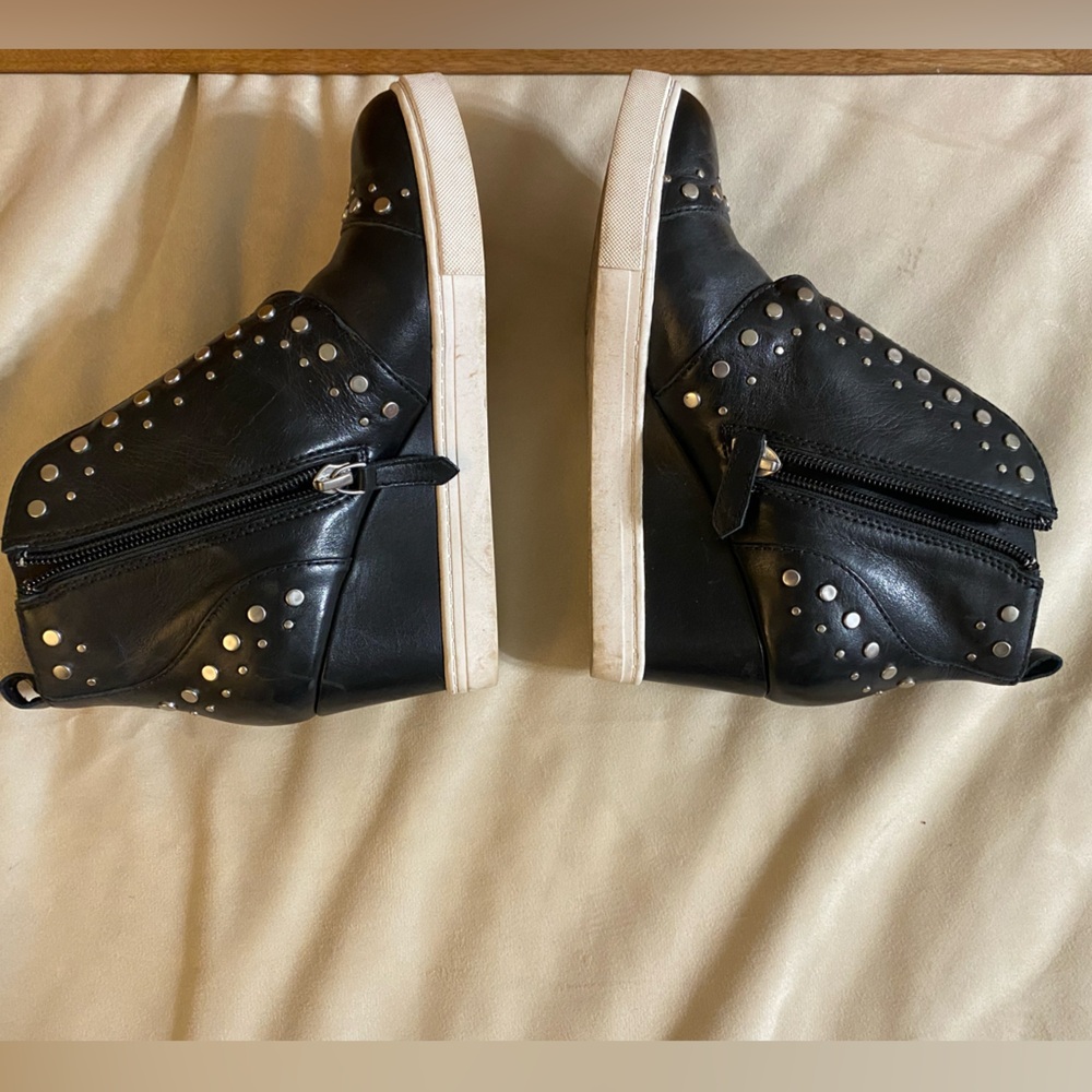 L Paolo, Womens 5.5, black bootie